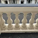 Newly Refurbished- Awesome Very Central Flat In Famous Notting Hill With A Balcony