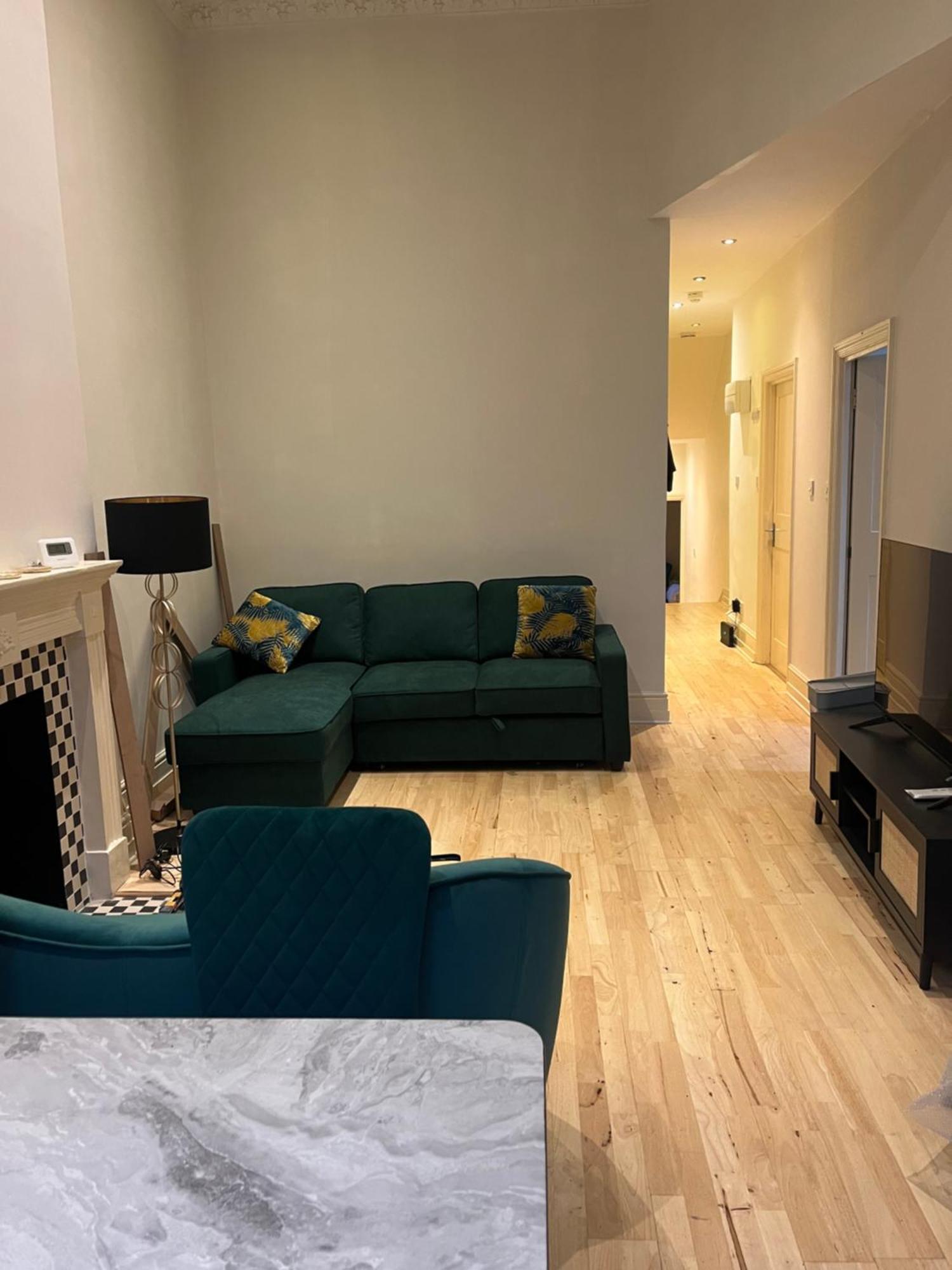 Newly Refurbished- Awesome Very Flat In Famous Notting Hill With A Balcony *